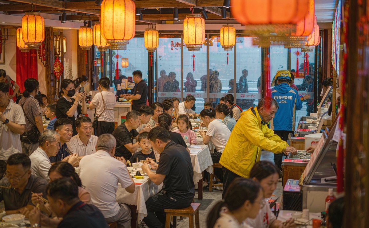 Golden Week consumption heats up: Meituan launches RMB 100M subsidy drive as holiday restaurant bookings jump over 110%